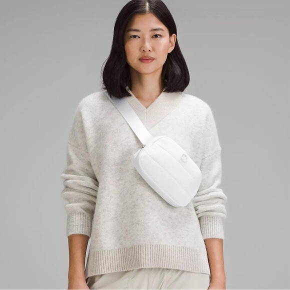 The Lululemon Everywhere Belt Bag Wunder Puff. - Picture 4 of 17